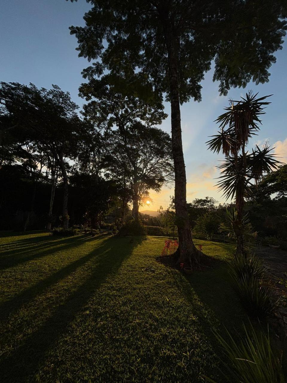 ホテル Casa Acucena No Sitio Gaia Magia Miguel Pereira Rj エクステリア 写真